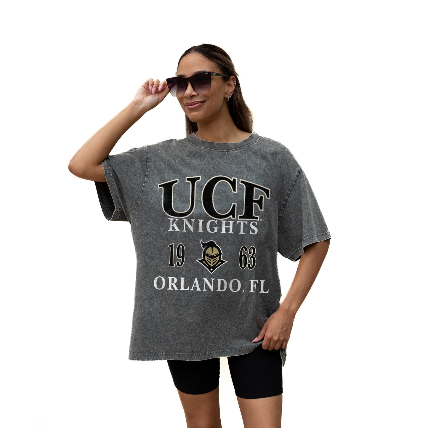 CENTRAL FLORIDA KNIGHTS THROWBACK RELAXED FIT SNOW WASH SHORT SLEEVE CLASSIC CREWNECK TEE WITH RIBBED NECKLINE