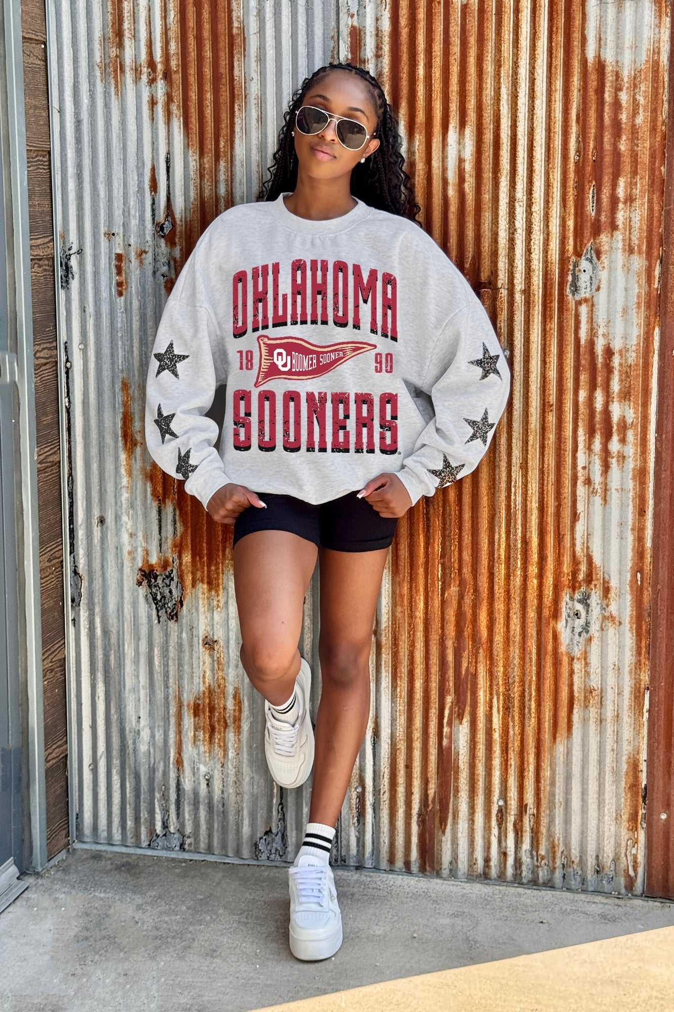 OKLAHOMA SOONERS PENNANT PRIDE EMBELLISHED STAR SLEEVE CREWNECK PULLOVER