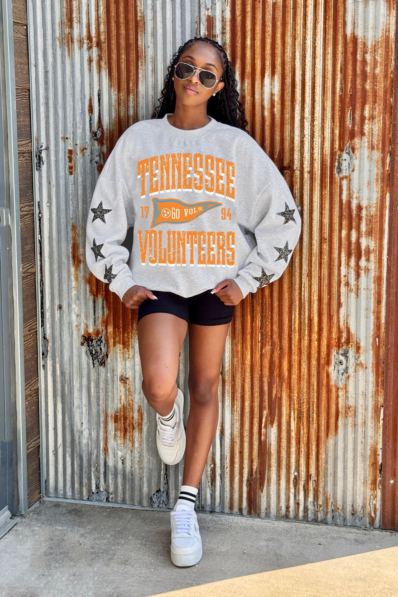 TENNESSEE VOLUNTEERS PENNANT PRIDE EMBELLISHED STAR SLEEVE CREWNECK PULLOVER