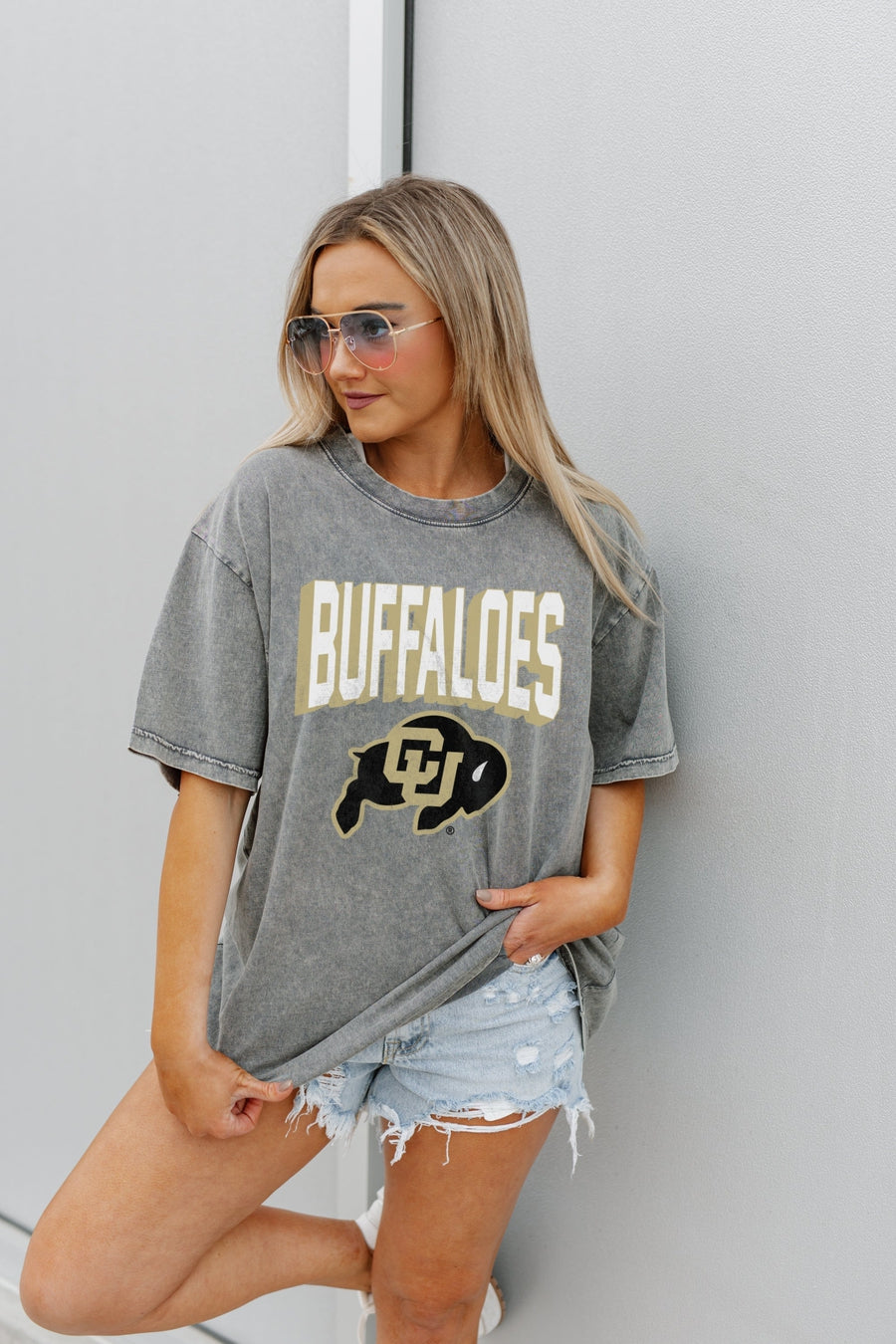 COLORADO BUFFALOES SOLID DEFENSE OVERSIZED CREWNECK TEE