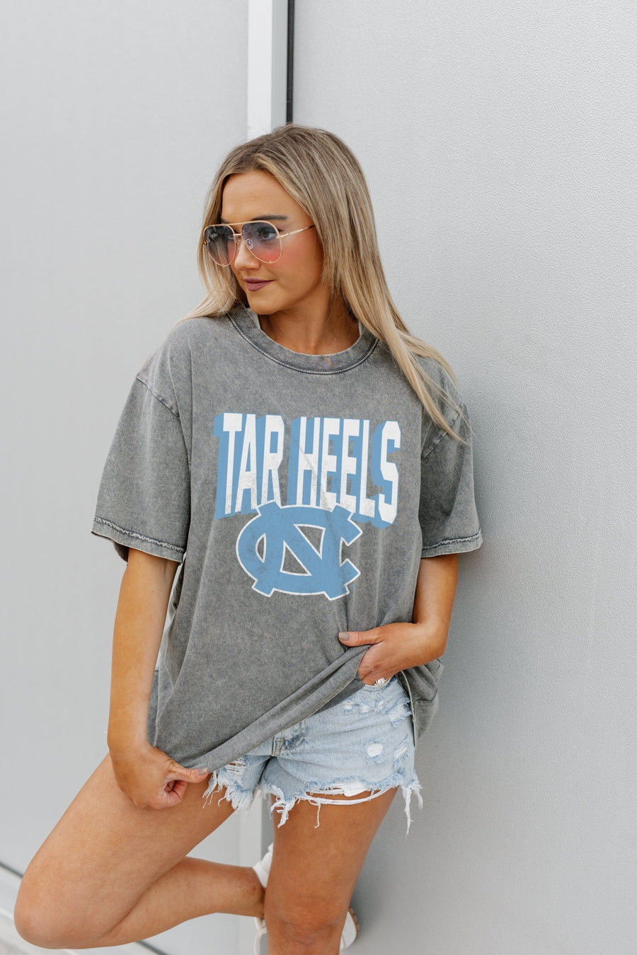 NORTH CAROLINA TAR HEELS SOLID DEFENSE OVERSIZED CREWNECK TEE