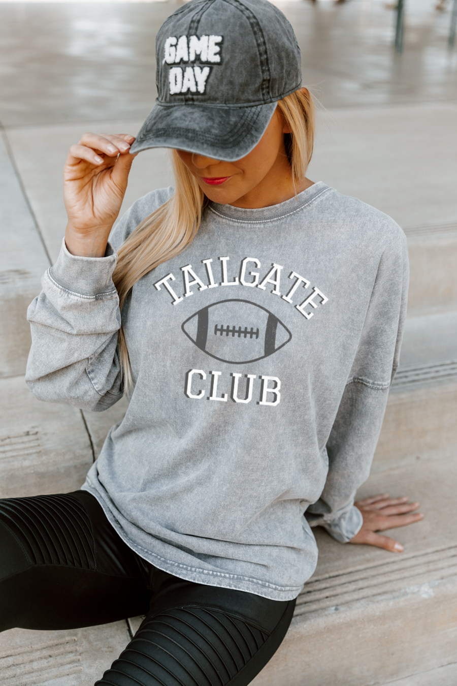 TAILGATES AND TOUCHDOWNS FADED WASH PULLOVER