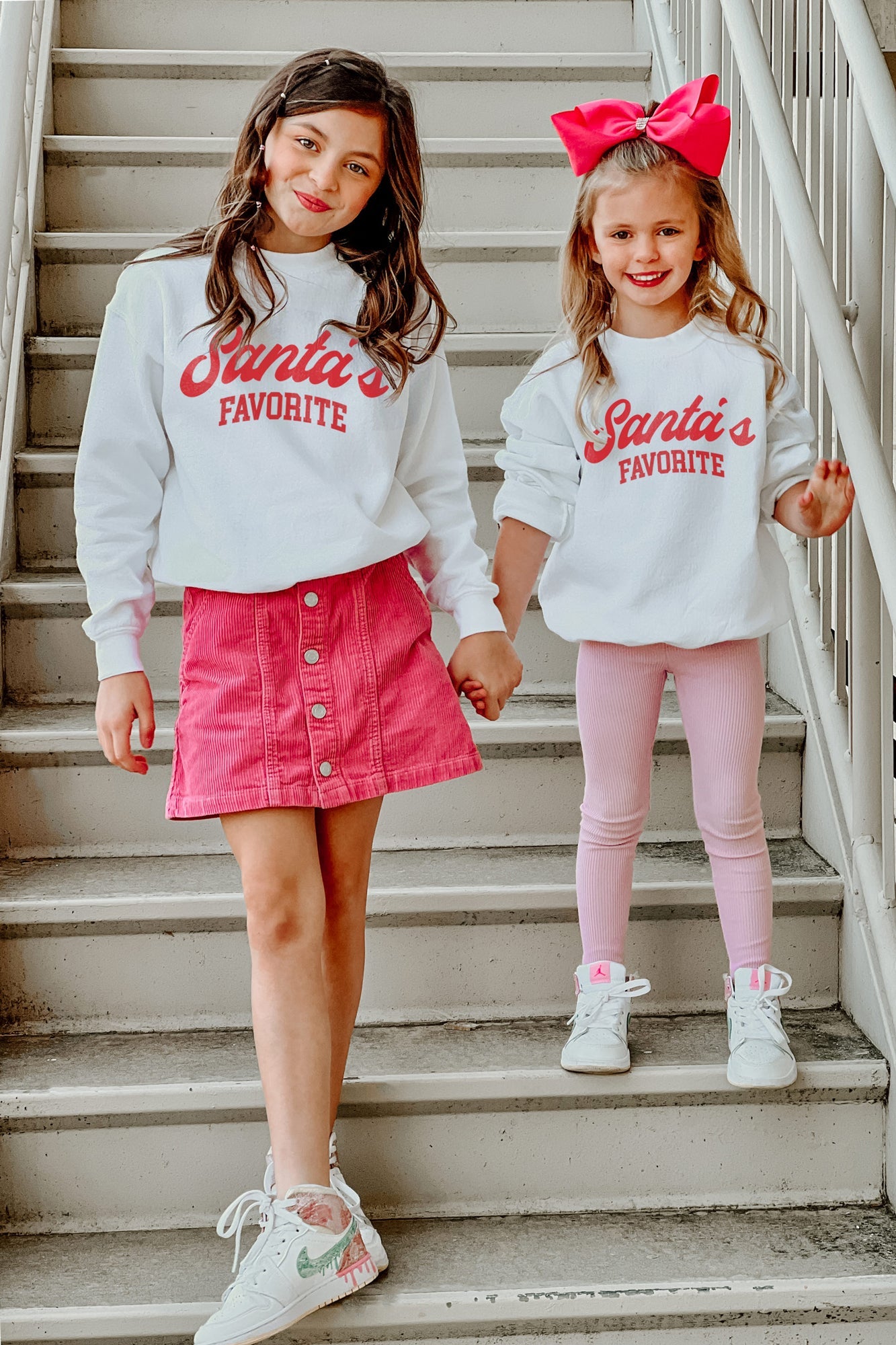 SANTA'S FAVORITE KIDS CREW SWEATSHIRT IN WHITE