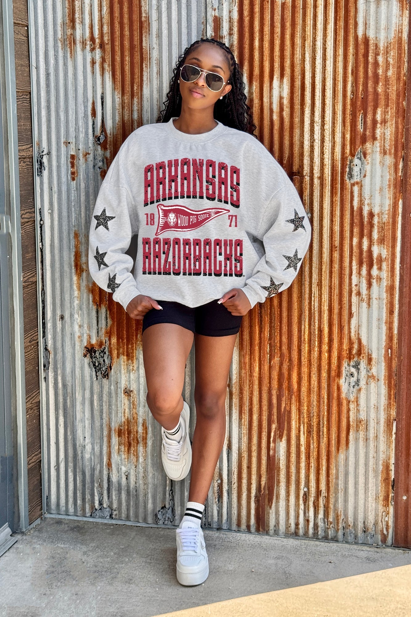 ARKANSAS RAZORBACKS PENNANT PRIDE EMBELLISHED STAR SLEEVE CREWNECK PULLOVER