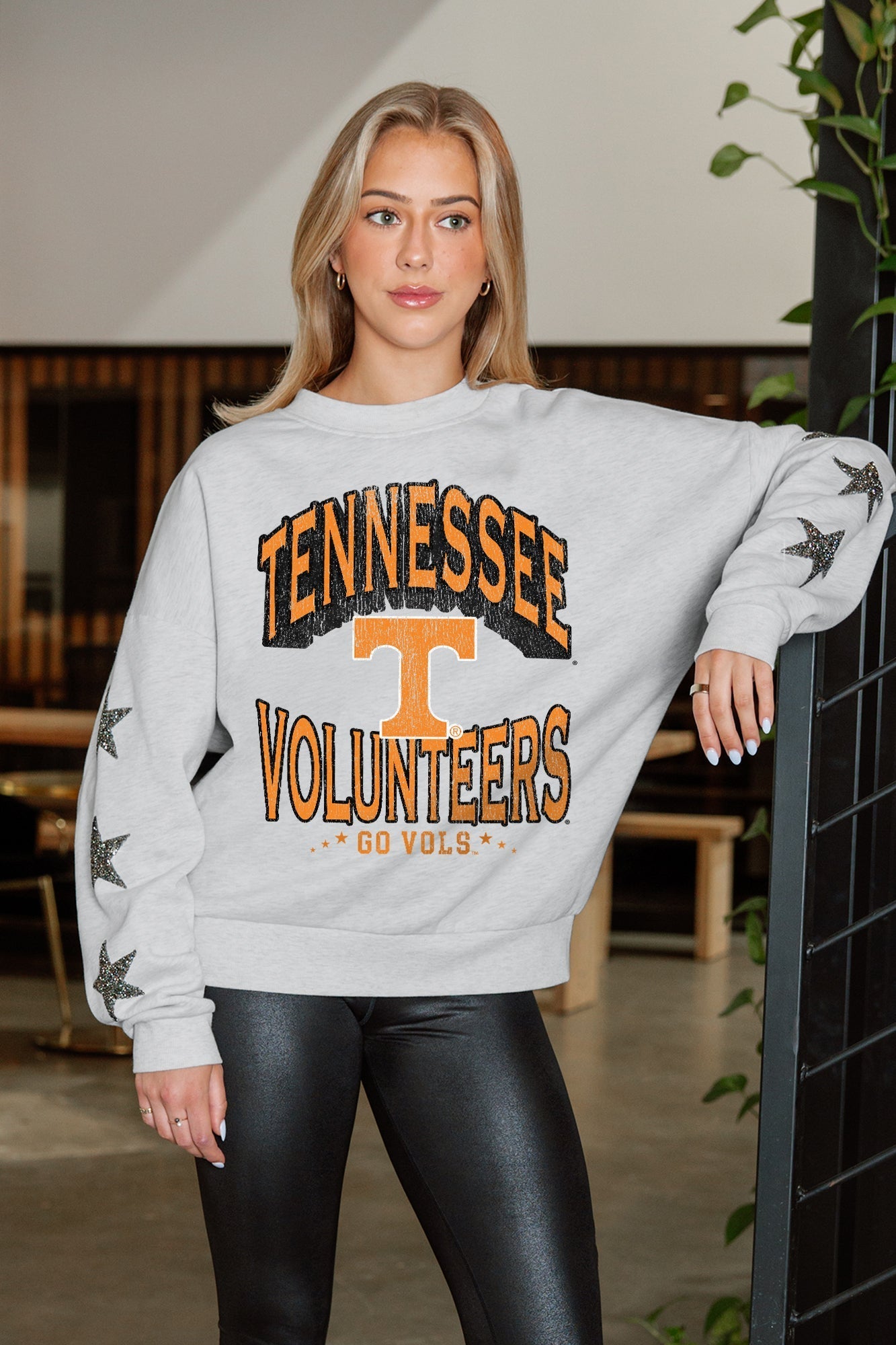 TENNESSEE VOLUNTEERS RESILIENCE STAR EMBELLISHED CREW SWEATSHIRT