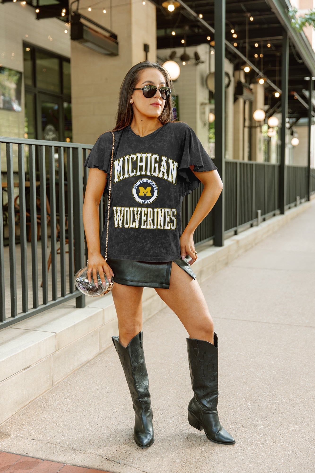 MICHIGAN WOLVERINES VICTORY MODE FLUTTER SLEEVE TEE IN BLACK