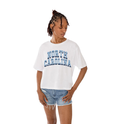 NORTH CAROLINA TAR HEELS CLAIM TO FAME WOMEN'S MIDI-LENGTH, BOXY FIT CROPPED TEE WITH DROP SHOULDER SLEEVE