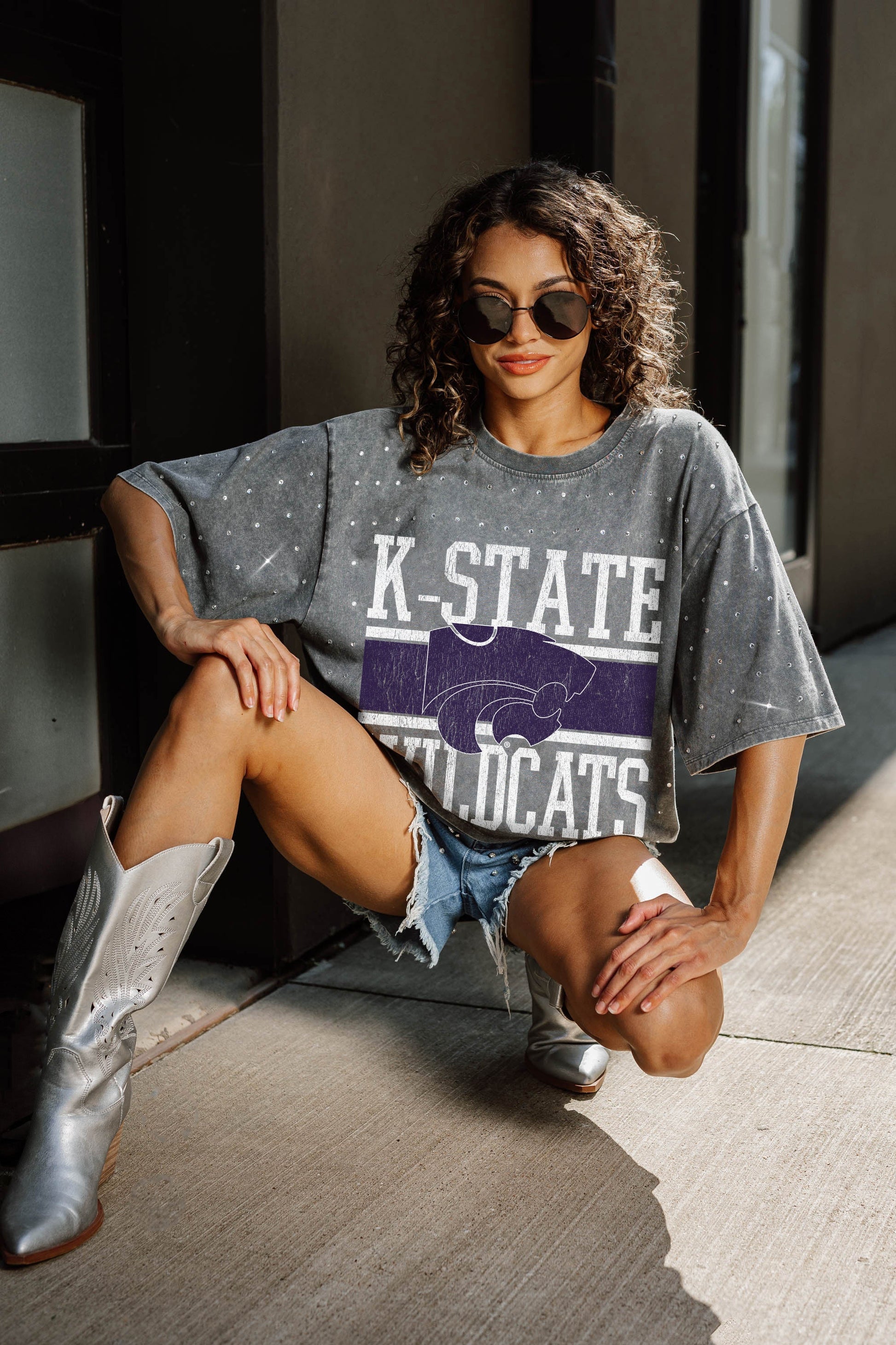 KANSAS STATE WILDCATS ON THE BALL OVERSIZED ALL-OVER MINI RHINESTONE SHORT SLEEVE CLASSIC TEE WITH RIBBED NECKLINE