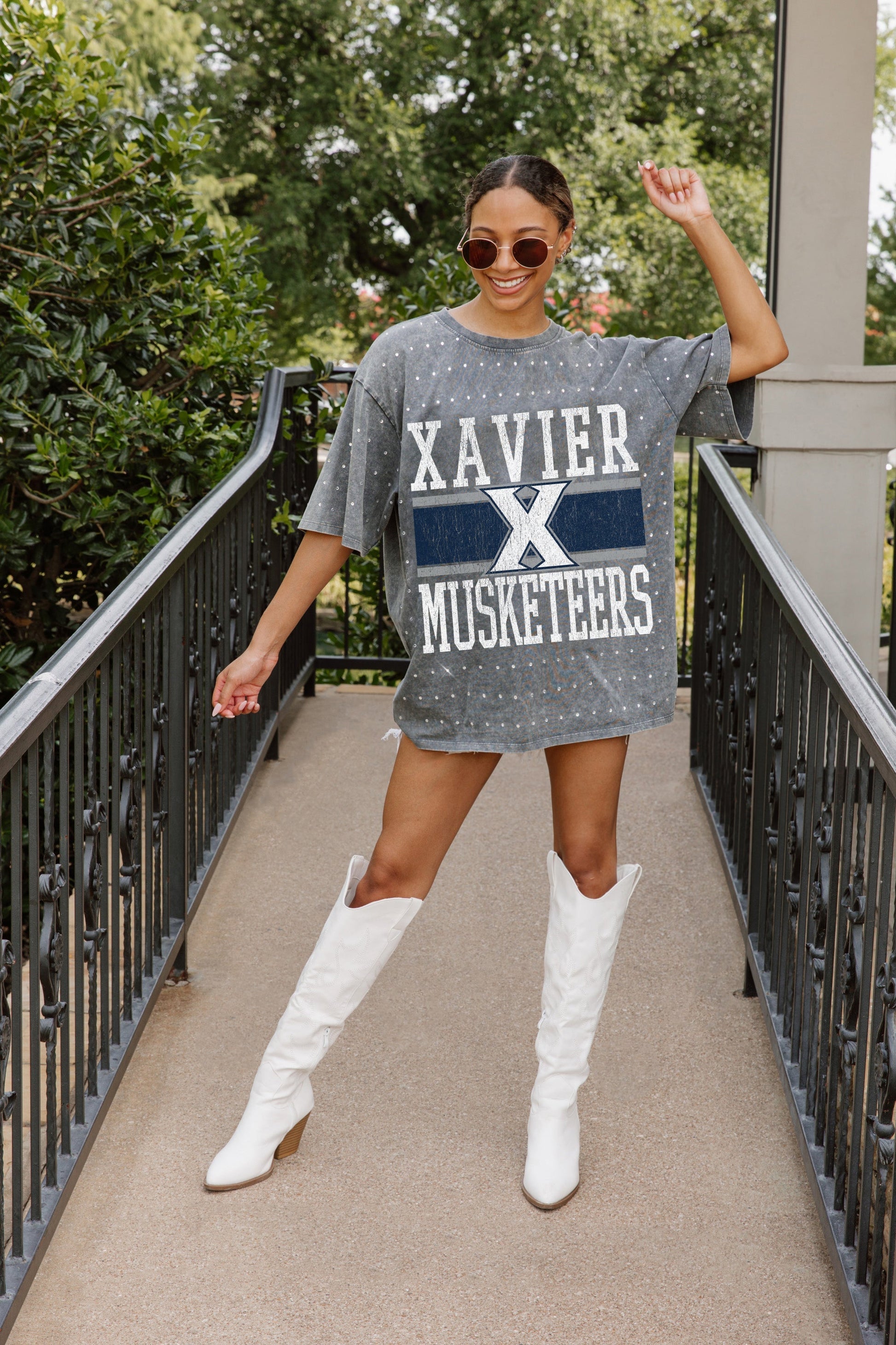 XAVIER MUSKETEERS ON THE BALL OVERSIZED ALL-OVER MINI RHINESTONE SHORT SLEEVE CLASSIC TEE WITH RIBBED NECKLINE