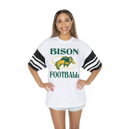 NORTH DAKOTA STATE BISON STARTING LINEUP BOLD CONTRAST, OVERSIZED, SPORTY HERITAGE-STRIPED TEE WITH JERSEY MESH SHORT SLEEVES AND RIBBED NECKLINE
