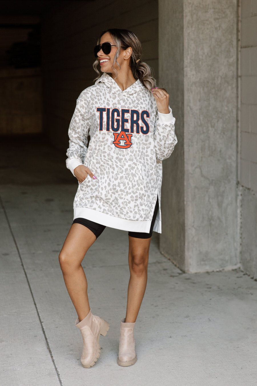 AUBURN TIGERS FIERCE FAN SIDE SPLIT LEOPARD HOODIE