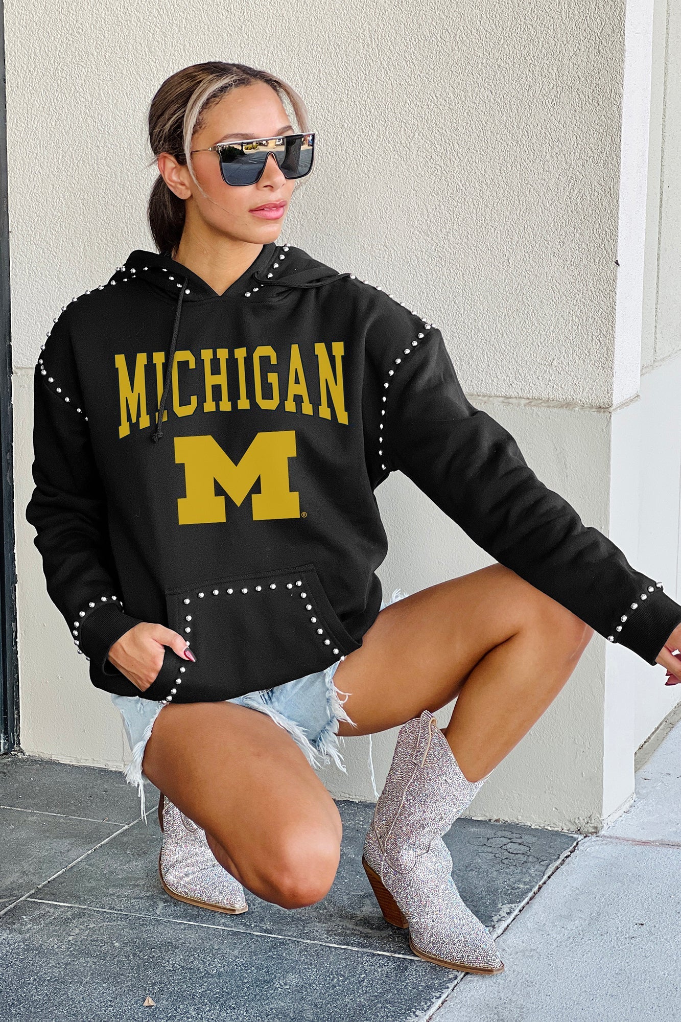 MICHIGAN WOLVERINES BELLE OF THE BALL STUDDED DETAIL FLEECE FRONT POCKET HOODIE