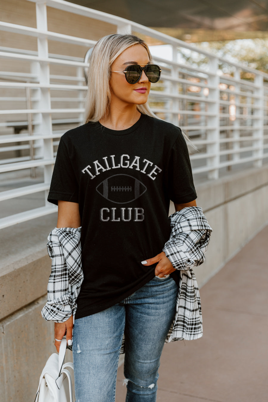 TAILGATES AND TOUCHDOWNS CLASSIC TEE